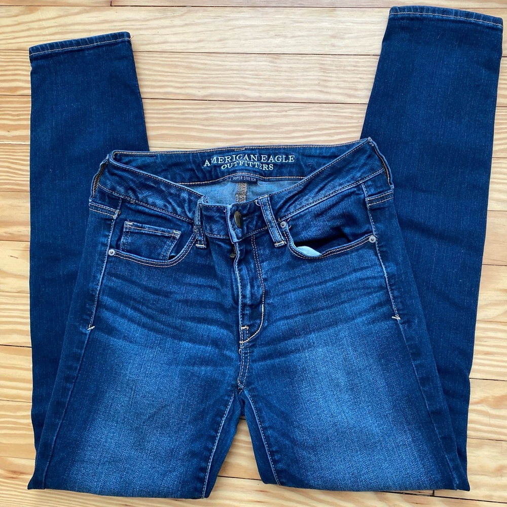 American Eagle Size 4 Short  Stretchy Mid Rise Skinny  Dark Wash